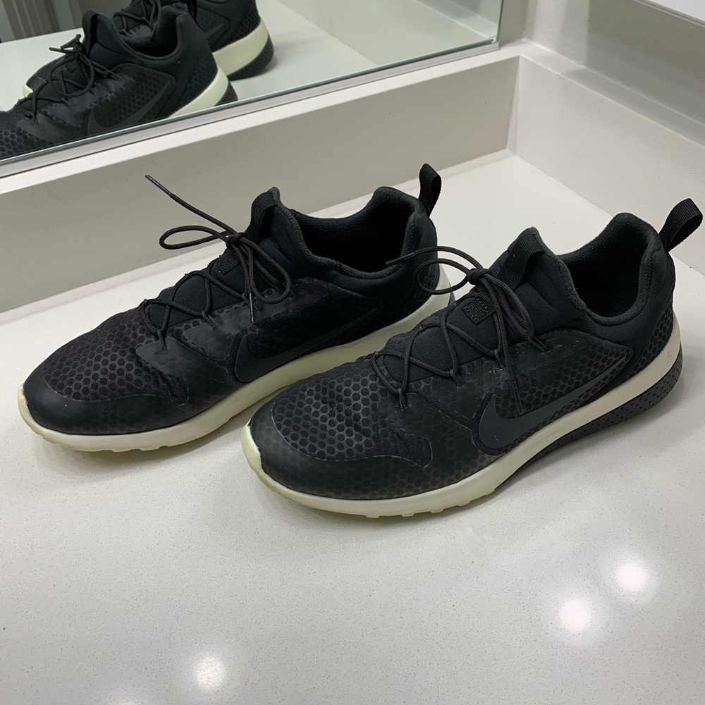 Nike Sport Shoes - Picture 3 of 5